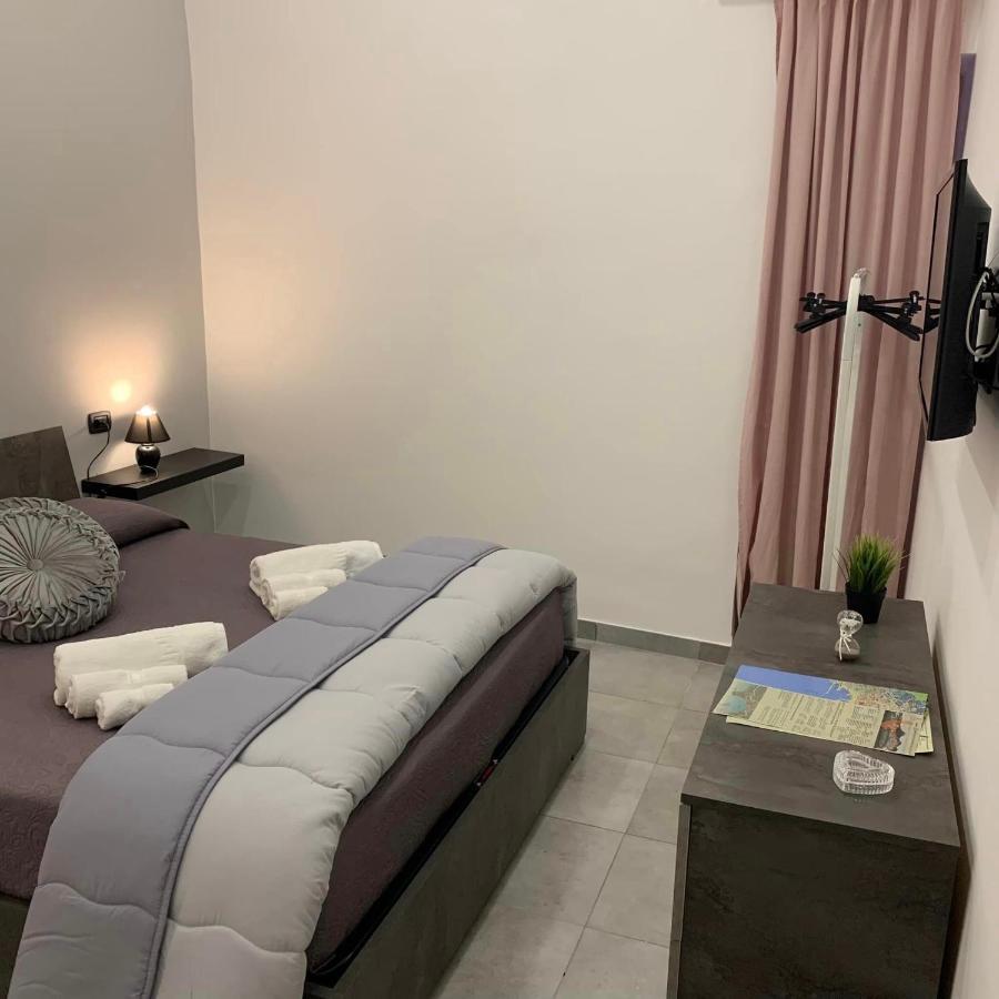 Miris Apartment Fast Comfortable Naples Airport Capodichino 25 Minutes Walk Self Check-In Eksteriør bilde