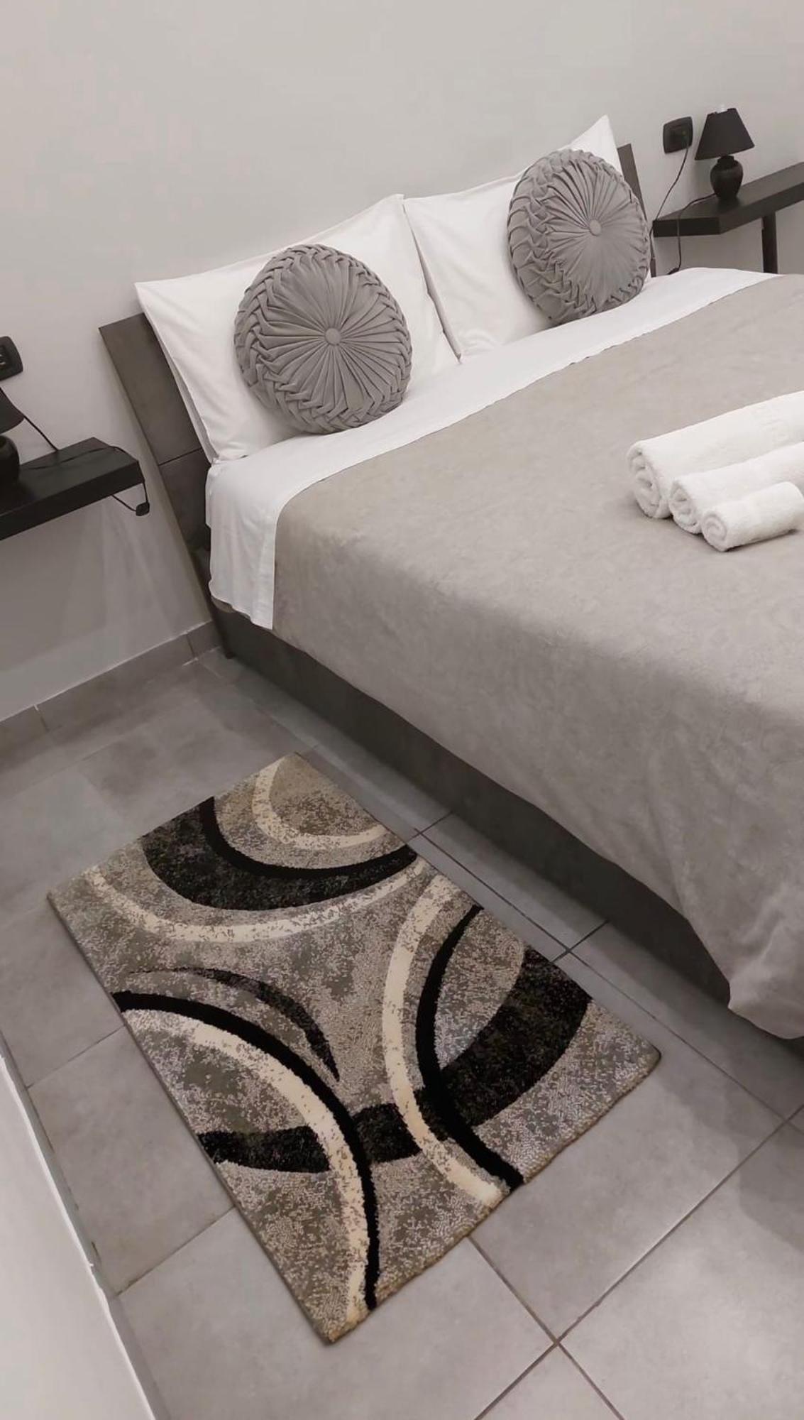 Miris Apartment Fast Comfortable Naples Airport Capodichino 25 Minutes Walk Self Check-In Eksteriør bilde